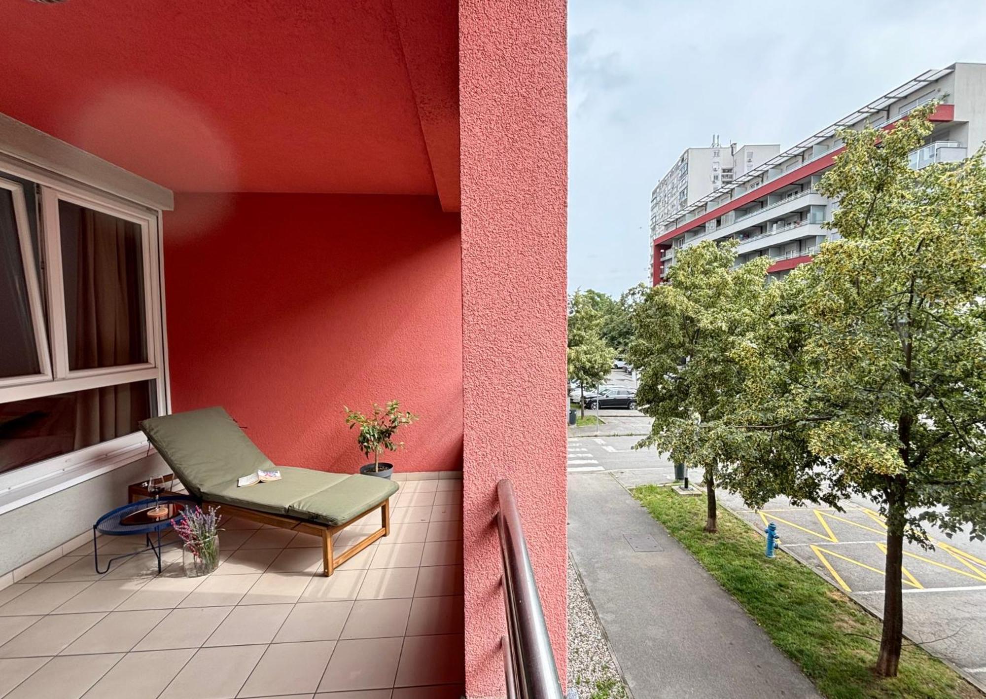 Terrace Bliss Apartment With Free Garage 萨格勒布 外观 照片